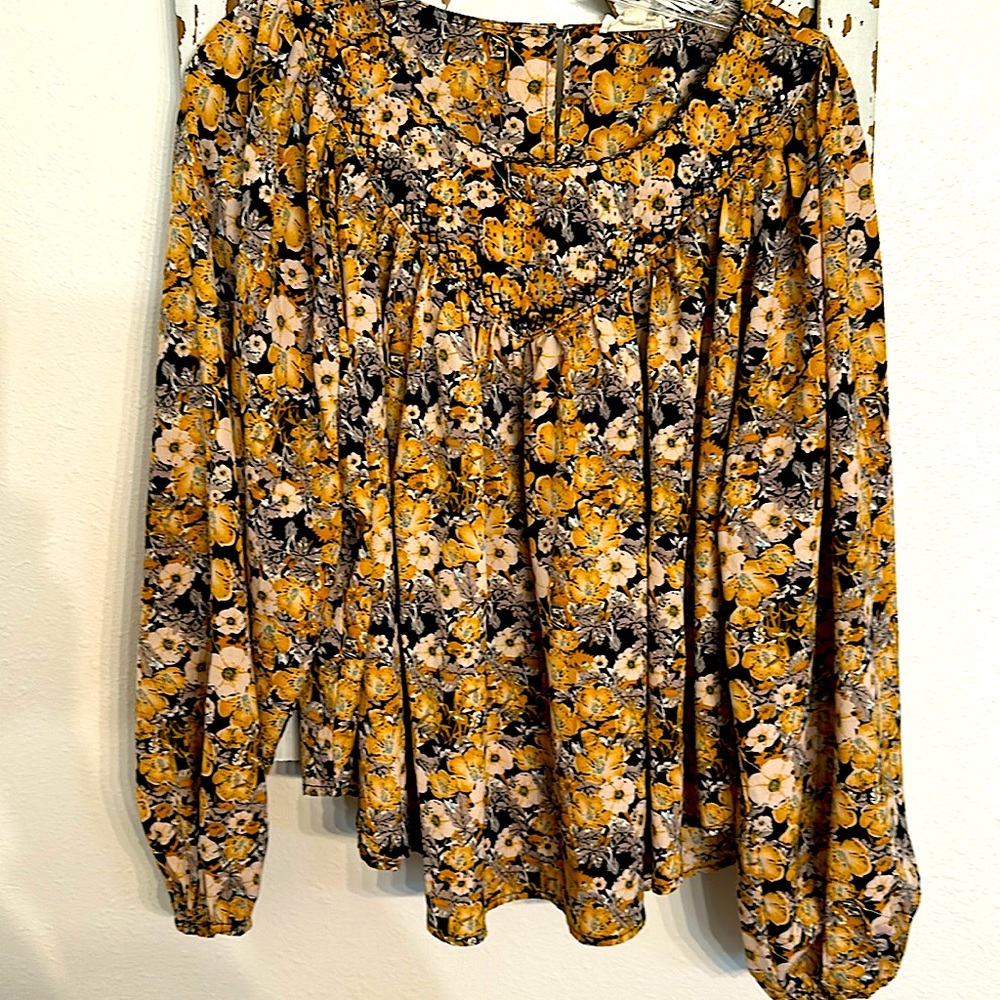 Entro balloon sleeve floral top